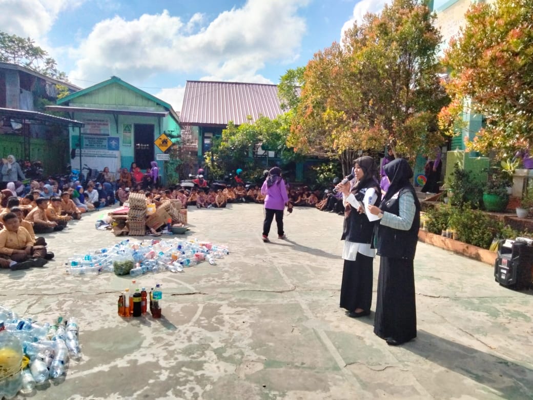 Bank Sampah Binaan PLN UIP KLT Ubah Nasib Warga dan Bangkitkan Peran Perempuan Jaga Lingkungan