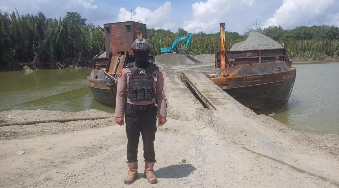 Polda Kaltim Jaga Kelancaran Bongkar Muat Material IKN di Pelabuhan Bumi Harapan