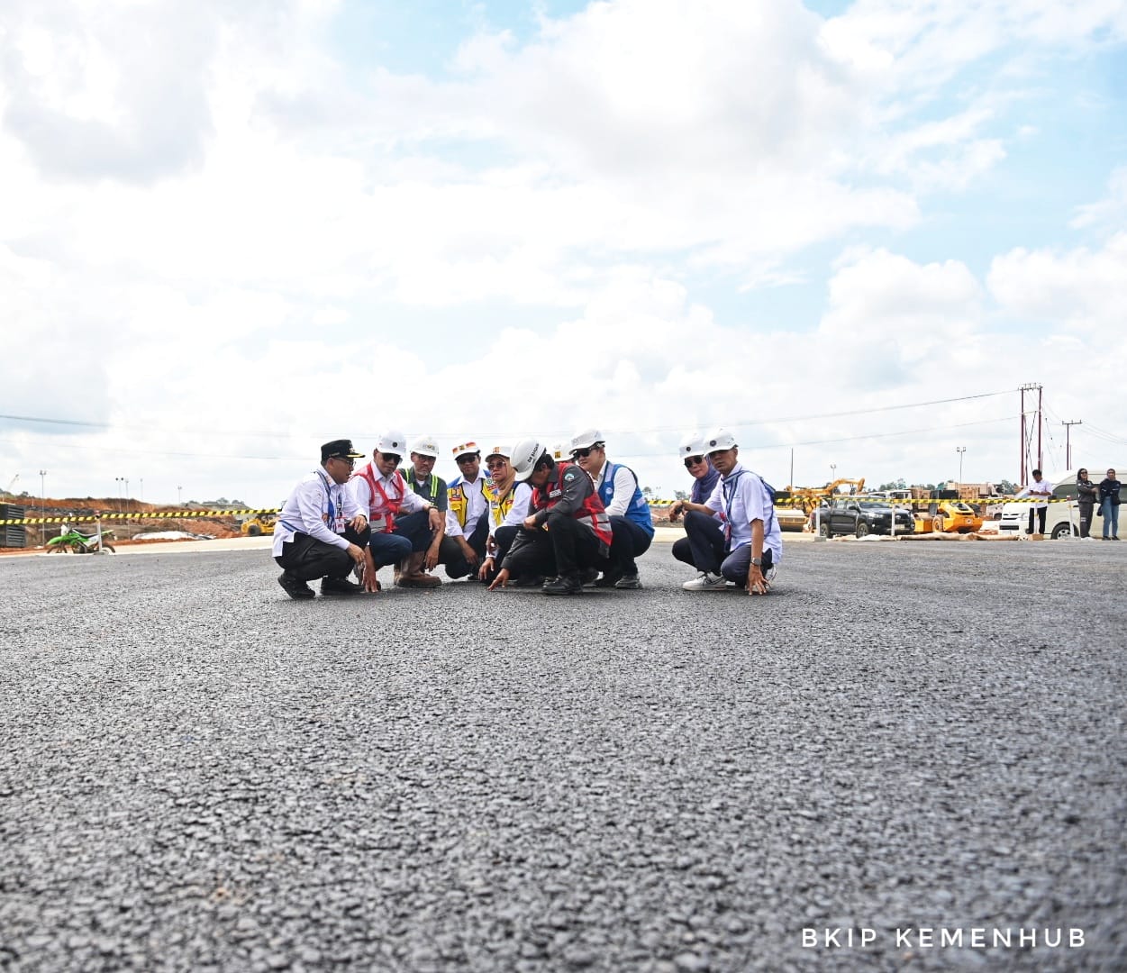 Satgas Deteksi Polda Kaltim Tingkatkan Pengamanan Pembangunan Bandara VVIP IKN, Target Siap Digunakan 17 Agustus 2024 Satgas Deteksi Polda Kaltim Tingkatkan Pengamanan Pembangunan Bandara VVIP IKN, Target Siap Digunakan 17 Agustus 2024