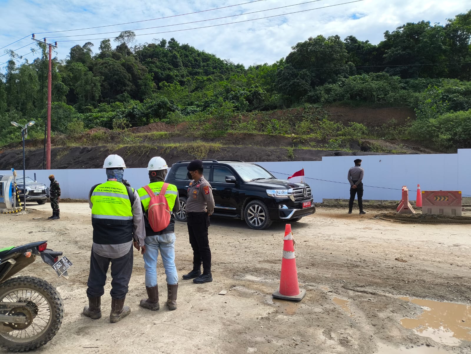 Polda Kaltim Lakukan Pengamanan Groundbreaking Pembangunan Gedung BTN Dukung Ketersediaan Fasilitas Perbankan di Nusantara Polda Kaltim Lakukan Pengamanan Groundbreaking Pembangunan Gedung BTN Dukung Ketersediaan Fasilitas Perbankan di Nusantara