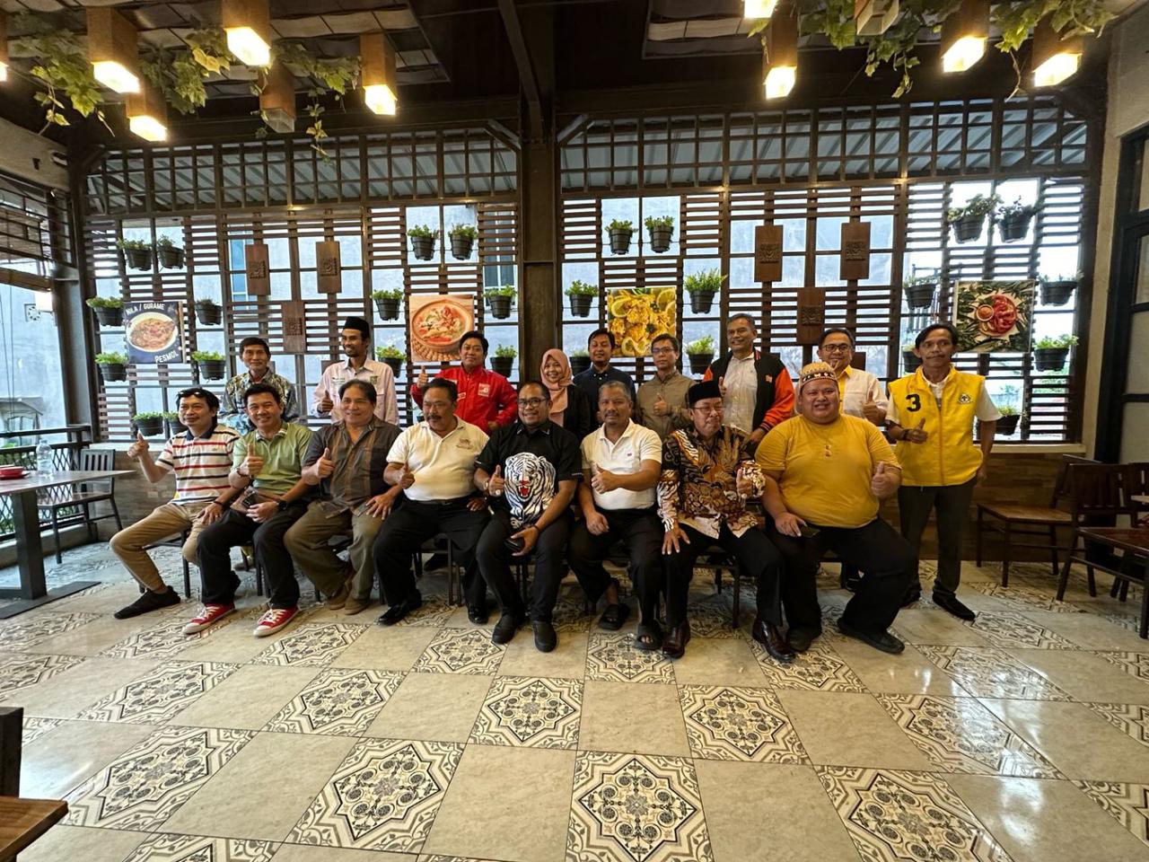 Pertemuan Delapan Partai Politik Non Parlemen Dukung Kasmidi Bulang Sebagai Calon Bupati Kutim