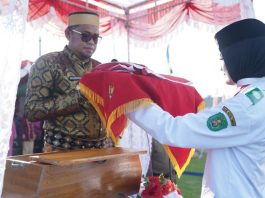 5. Sangkulirang Rayakan HUT ke-79 RI, Wabup Kutim Pimpin Penurunan Bendera